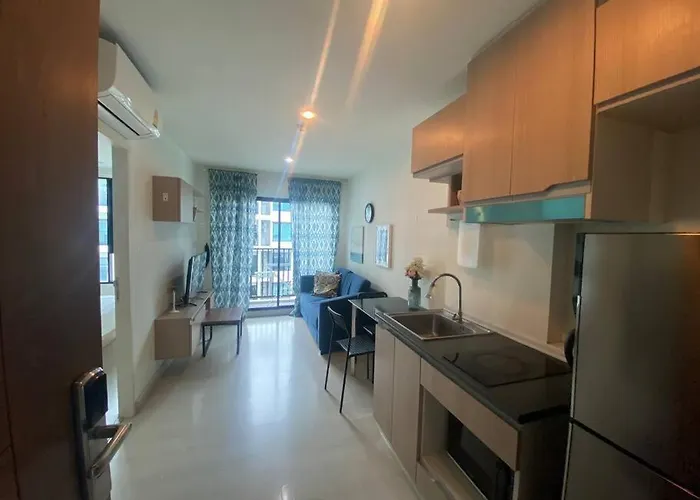 素坤逸50巷一房一厅免费wi-fi简单安静可做饭交通方便 Apartment *